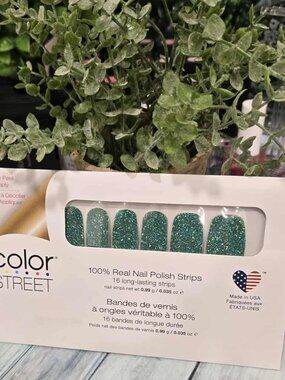 Color Street Rare Green Glitter Press On Nail Design